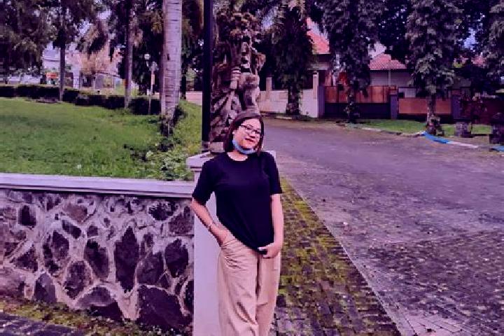 Hazel, 28 — Escort in Oebufu, Indonesia