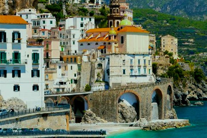 Hazel, 29 — Escort in Bresega, Italy