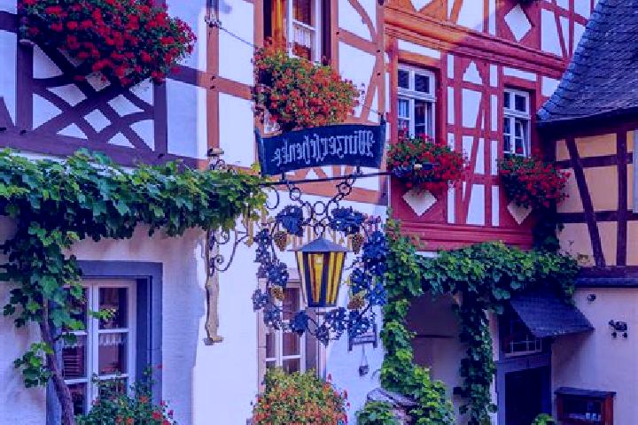 Hazel, 29 — Escort in Muxerath, Germany