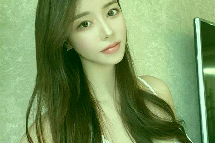 Hazel, 30, a platinum blonde dark-eyed asian companion based in Dadri. Offering Party Girl, Deep French Kissing, Girlfriend Experience, Couples. Available fo...