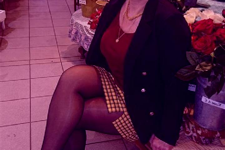 Hazel, 31 — Escort in Croix-Chapeau, France