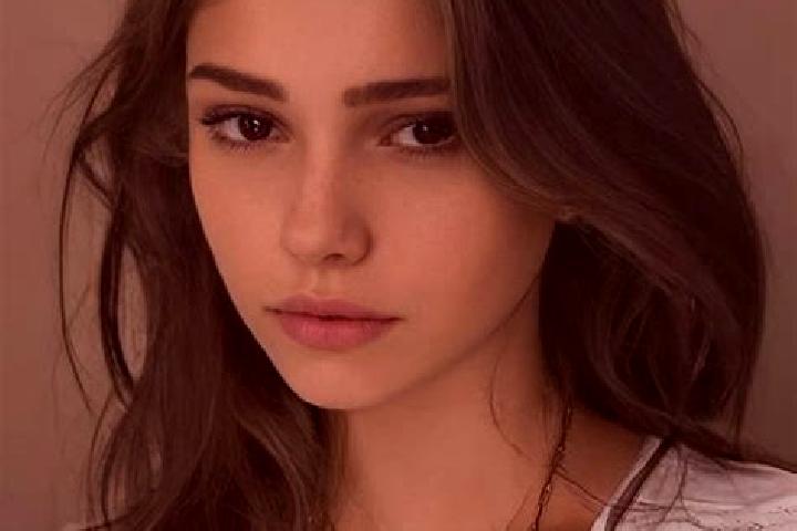 Hazel, 32, a chestnut brown-eyed slavic companion based in Bais. Offering Roleplay, BDSM. Available for incall and outcall, day and evening dates.