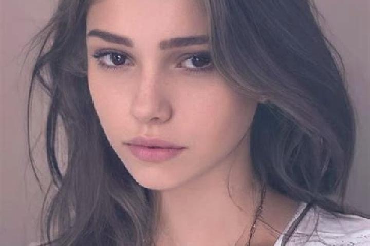 Hazel, 32, a chestnut grey-eyed slavic companion based in Truganina. Offering Party Girl, 69, Tantra, Duos. Available for incall and outcall, overnight booki...