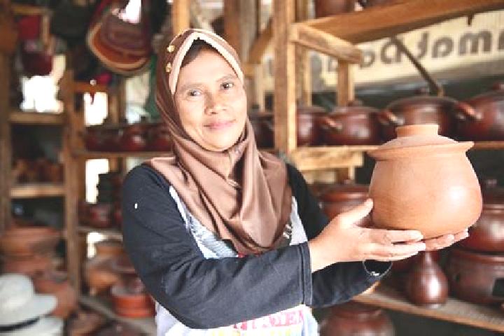 Hazel, 33 — Escort in Karanganyar, Indonesia