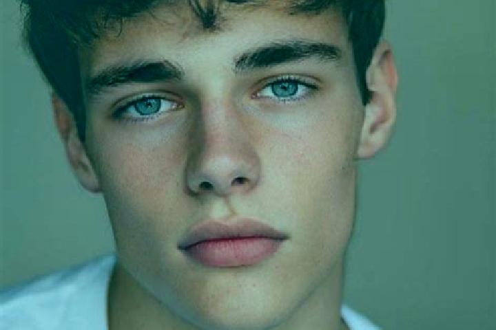Hazel, 34, a auburn grey-eyed caucasian companion based in Chukhloma. Offering A-Level, Roleplay, Duos. Available for incall and outcall, day and evening dates.