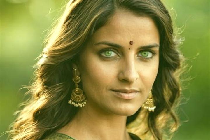 Hazel, 34, a brunette green-eyed indian companion based in Adjamene. Offering Duos, OWO, Massage. Available for incall and outcall, overnight bookings availa...
