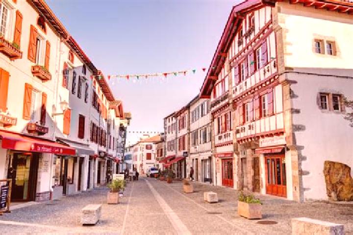 Hazel, 35 — Escort in Espelette, France