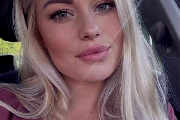 Hazel, 36, a blonde hazel-eyed mixed companion based in Darungan Satu. Offering CIM, Domination, Striptease, Party Girl. Available for incall and outcall, da...