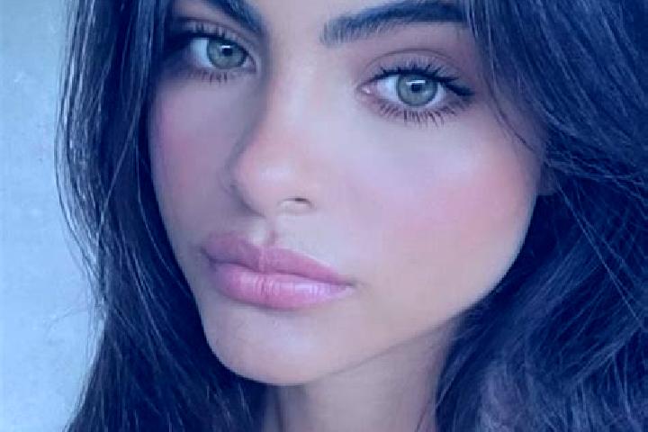 Hazel, 36, a brunette hazel-eyed mixed companion based in Chorey-les-Beaune. Offering Massage, Travel Companion, Couples. Available for incall and outcall, d...