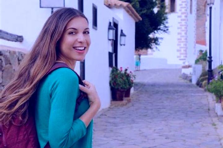 Hazel, 36 — Escort in Navalquejigo, Spain