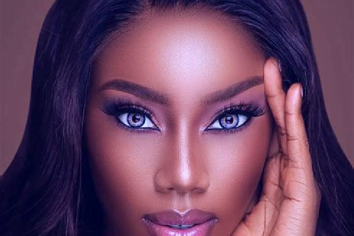 Hazel, 37, a chestnut blue-eyed ebony companion based in Romans. Offering Striptease, OWO, Girlfriend Experience. Available for incall and outcall, overnight...