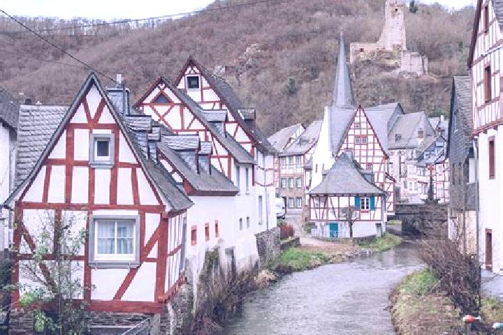 Hazel, 38 — Escort in Schladt, Germany
