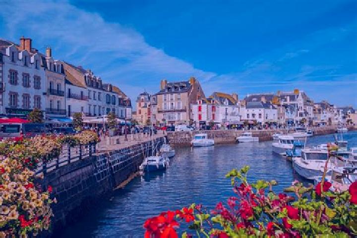 Hazel, 39 — Escort in Le Croisic, France