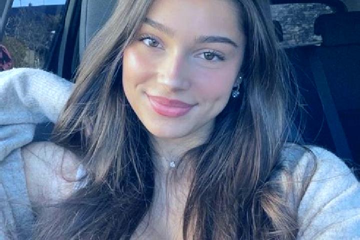 Iris, 20, a brunette blue-eyed indian companion based in Horlesti. Offering Party Girl, Massage, Couples, OWO. Available for incall and outcall, overnight bo...