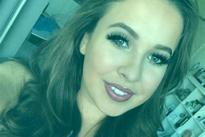 Iris, 20, a chestnut green-eyed mixed companion based in Arc-et-Senans. Offering Fetish, Travel Companion, GFE, Prostate Massage. Available for incall and ou...