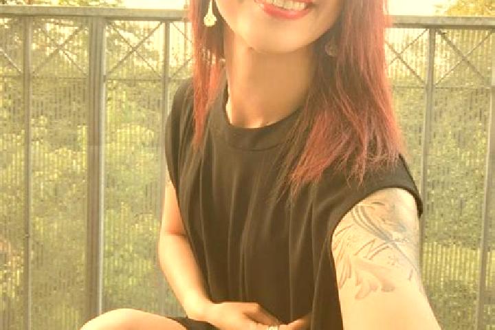 Iris, 20 — Escort in Aigrefeuille-sur-Maine, France