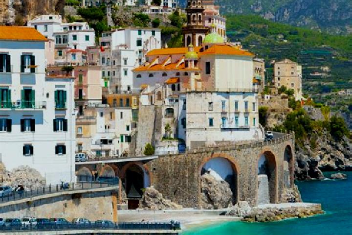 Iris, 20 — Escort in Menconico, Italy