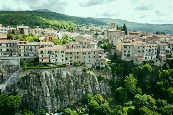Iris, 20 — Escort in Santa Fiora, Italy