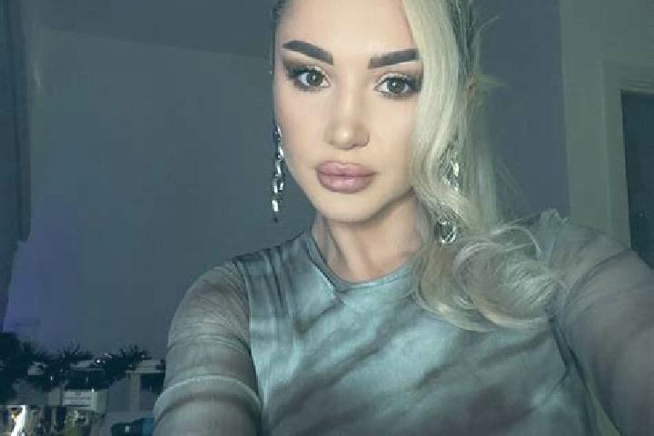 Iris, 21, a blonde grey-eyed indian companion based in Middelburg. Offering GFE, Couples, Massage, Travel Companion. Available for incall and outcall, overni...