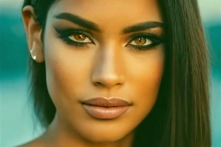 Iris, 21, a red dark-eyed latina companion based in Kutum. Offering Roleplay, Duos, Overnight. Available for incall and outcall, overnight bookings available.
