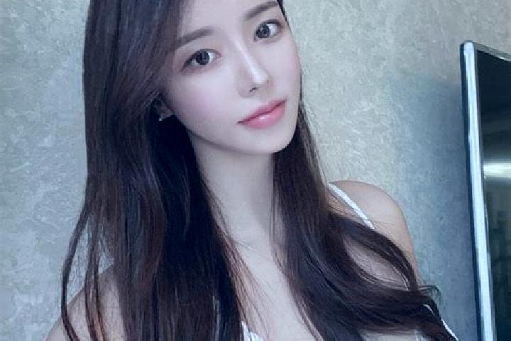 Iris, 21 — Escort in Jiao, China