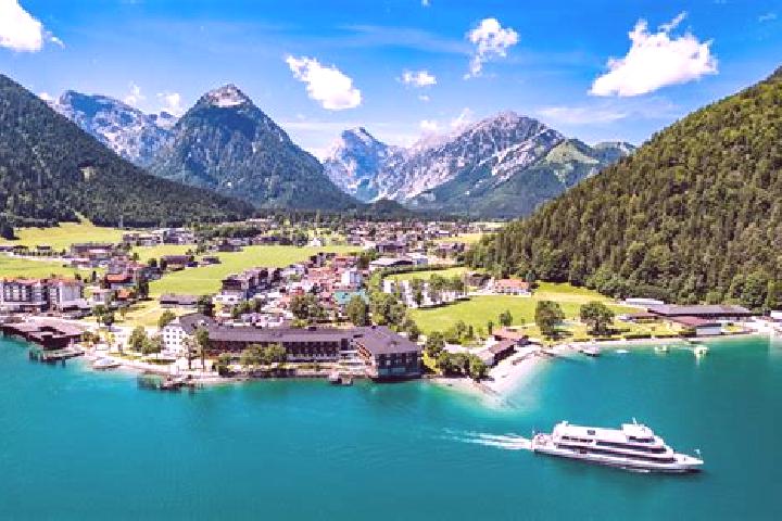 Iris, 21 — Escort in Pertisau, Austria