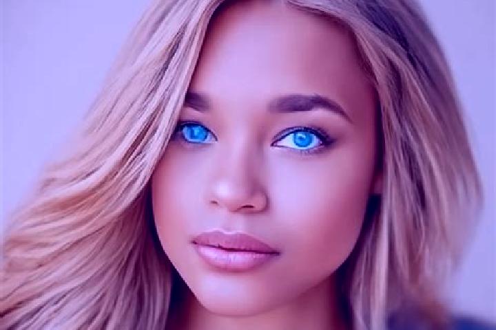 Iris, 22, a blonde blue-eyed latina companion based in Rembangan. Offering Massage, GFE, Tantra. Available for incall and outcall, day and evening dates.