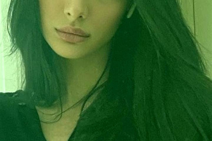 Iris, 22, a red dark-eyed middle eastern companion based in South Kolan. Offering Dinner Date, Party Girl, Deep French Kissing, 69, Travel Companion. Availab...