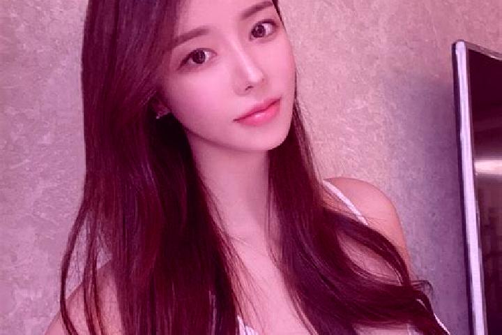 Iris, 22 — Escort in Xiushi, China