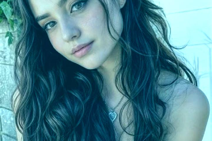 Iris, 23, a brunette hazel-eyed mixed companion based in Highland Park. Offering Prostate Massage, Couples, Deep French Kissing. Available for incall and out...