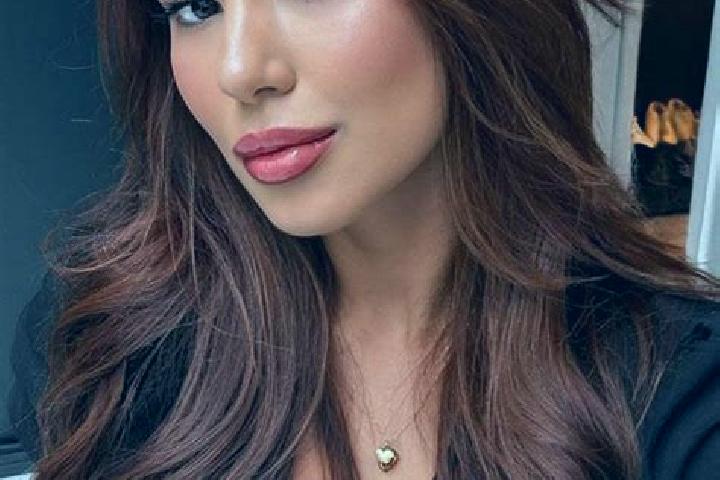 Iris, 23, a chestnut brown-eyed latina companion based in Biakale. Offering Domination, Party Girl, Massage, BDSM. Available for incall and outcall, overnigh...