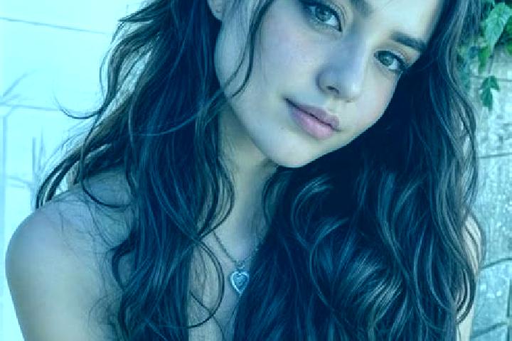 Iris, 23, a chestnut hazel-eyed caribbean companion based in Aste. Offering Overnight, Travel Companion, Fetish, Massage, Girlfriend Experience. Available fo...