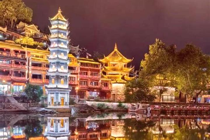 Iris, 23 — Escort in Fuyuan, China