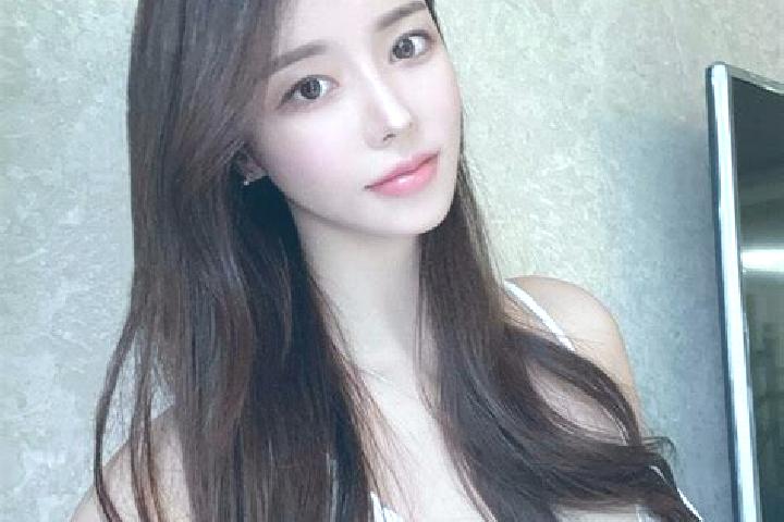 Iris, 23 — Escort in Houhai, China