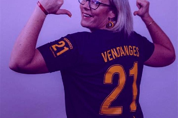 Iris, 23 — Escort in La Veuve, France