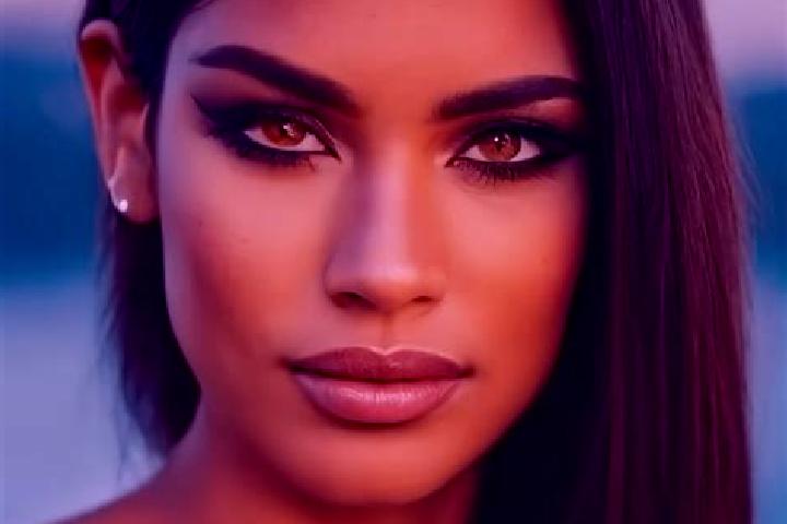 Iris, 24, a auburn amber-eyed latina companion based in Vitulazio. Offering OWO, BDSM, Overnight. Available for incall and outcall, day and evening dates.