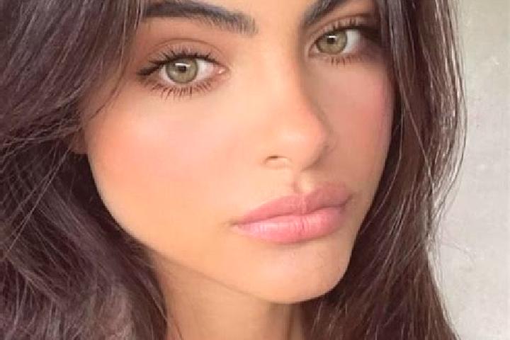 Iris, 24, a brunette dark-eyed indian companion based in Wila. Offering CIM, Fetish, Tantra. Available for incall and outcall, day and evening dates.