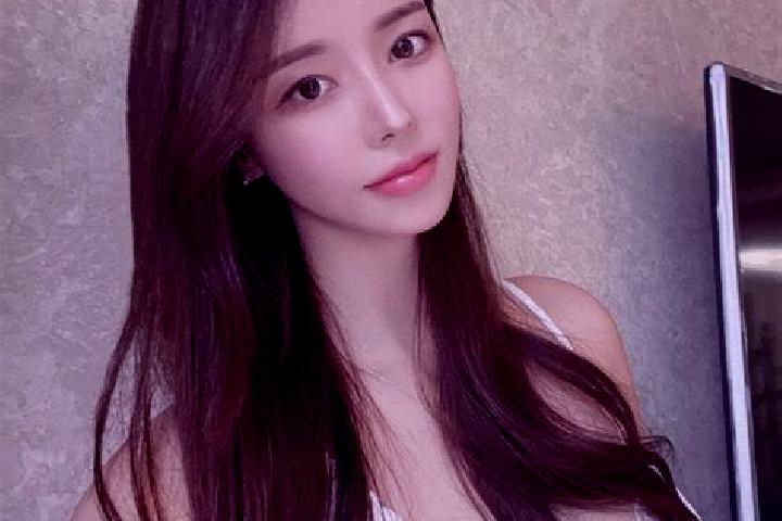 Iris, 24 — Escort in Anchong, China