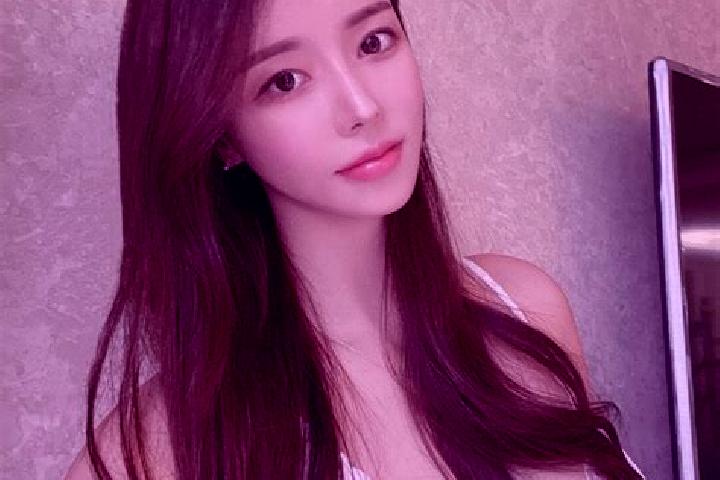 Iris, 24 — Escort in Daxing anling, China
