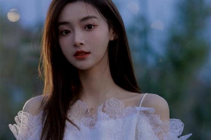 Iris, 24 — Escort in Jiayue, China