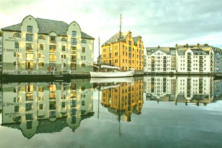 Iris, 24 — Escort in Knappskog, Norway