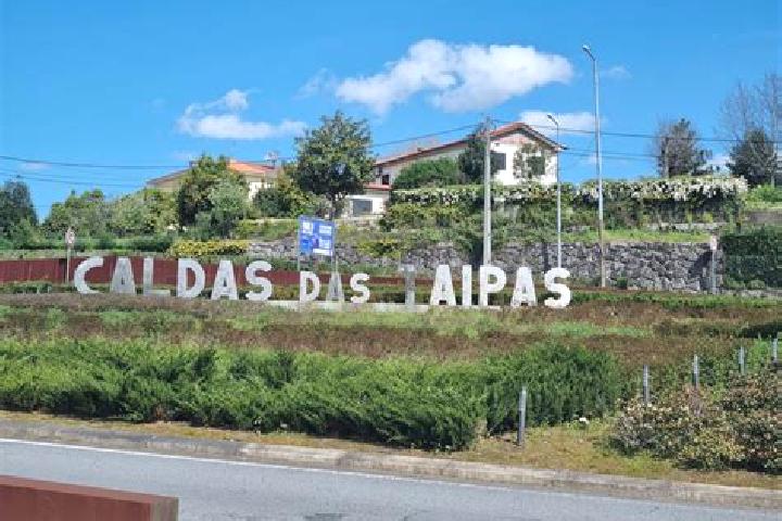 Iris, 24 — Escort in Taipas, Portugal