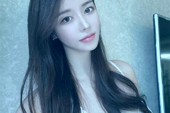 Iris, 24 — Escort in Wanxiu, China