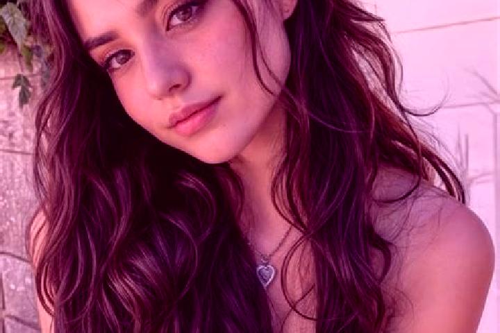 Iris, 25, a auburn hazel-eyed caribbean companion based in Kosti. Offering Dinner Date, A-Level, Duos. Available for incall and outcall, day and evening dates.