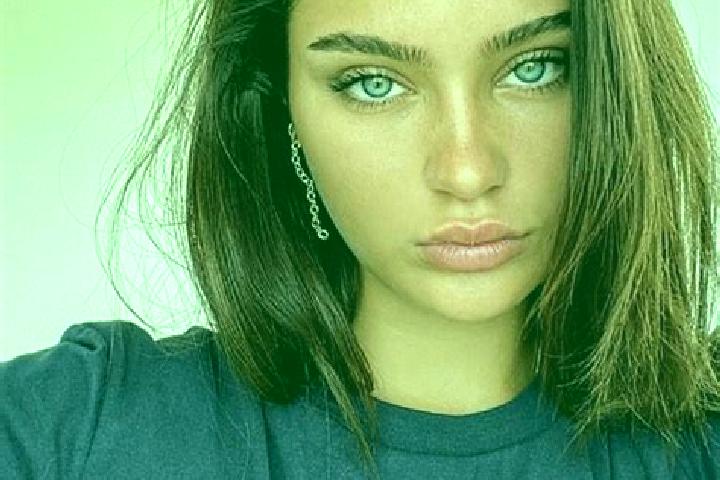 Iris, 25, a brunette dark-eyed caribbean companion based in Ollersbach. Offering Travel Companion, Fetish, Domination, Couples. Available for incall and outc...