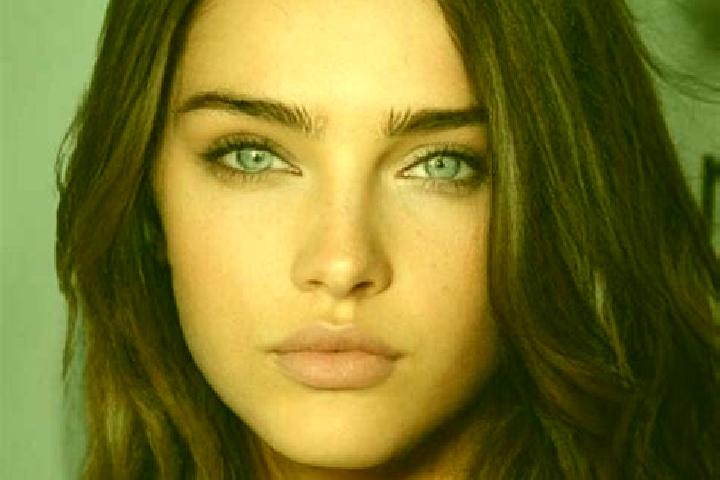 Iris, 25, a brunette green-eyed caribbean companion based in Valin Jeq. Offering Roleplay, Tantra, 69. Available for incall and outcall, day and evening dates.