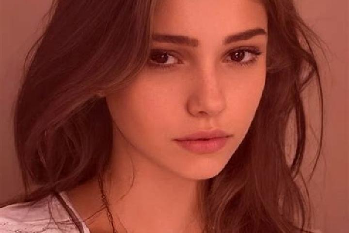 Iris, 25, a red grey-eyed slavic companion based in Colle della Torre. Offering Roleplay, Tantra, Girlfriend Experience. Available for incall and outcall, ov...