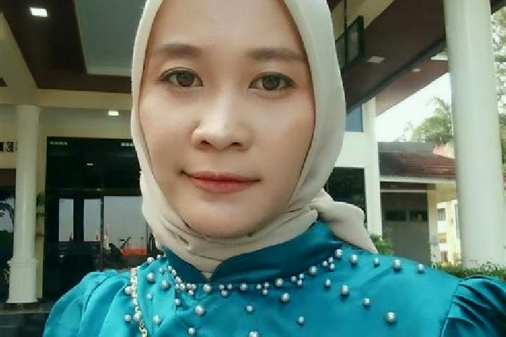 Iris, 25 — Escort in Karang Wetan, Indonesia