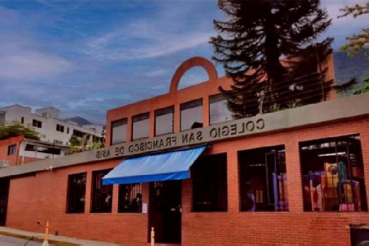Iris, 25 — Escort in San Francisco, El Salvador