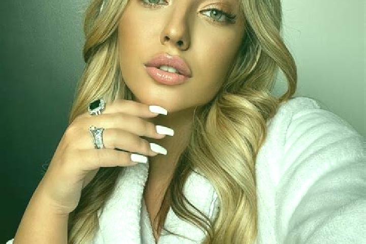 Iris, 26, a blonde amber-eyed latina companion based in Sebulcor. Offering Duos, Deep French Kissing, Couples, CIM. Available for incall and outcall, day and...